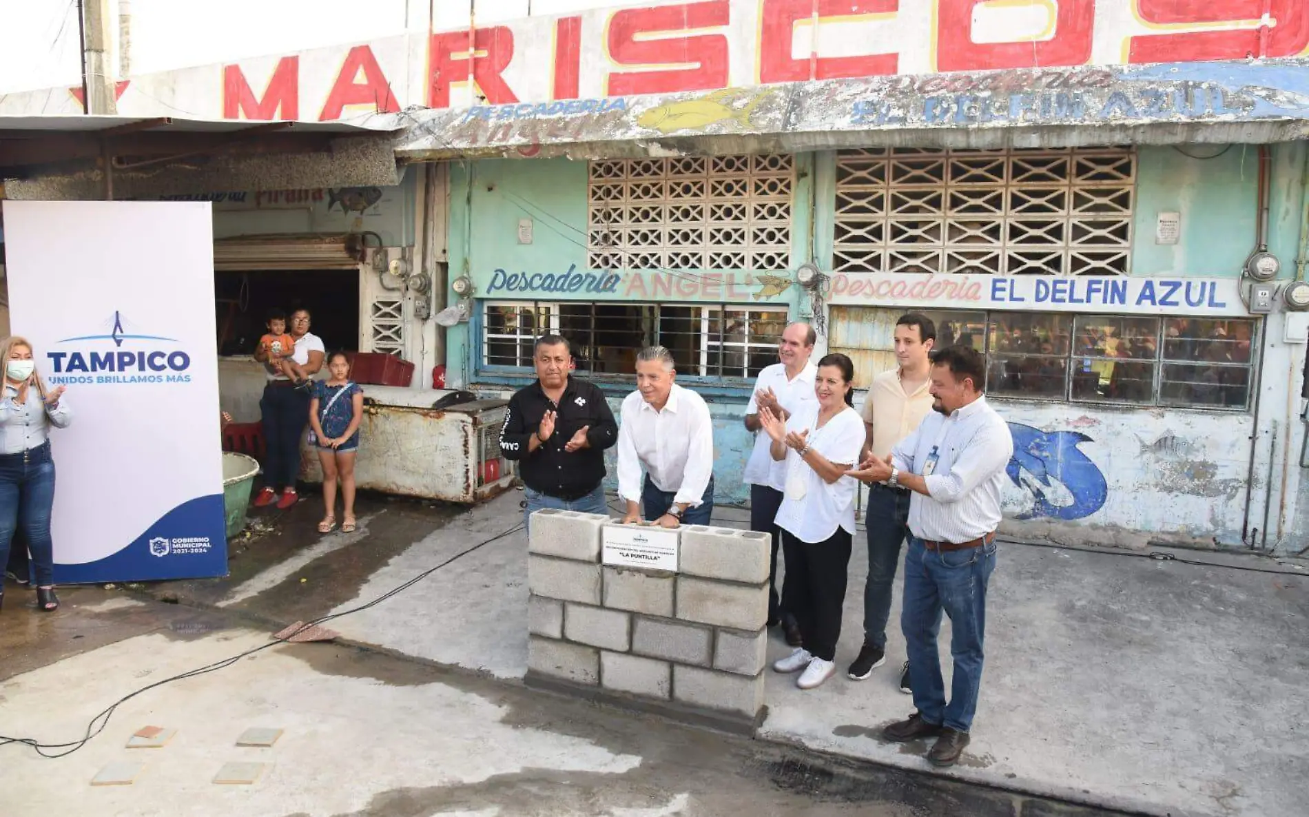 Colocan la primera piedra de la remodelación del mercado de La Puntilla José Luis Tapia